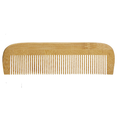 Le peigne en bambou démêle vos cheveux en quelques instants. Vendu par Bubulle et savon.