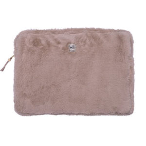 Pochette zippée PC/tablette fausse fourrure angora galet - Taille L. Vendu par Bubulle et savon