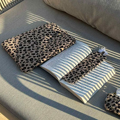 Pochette à livre de poche